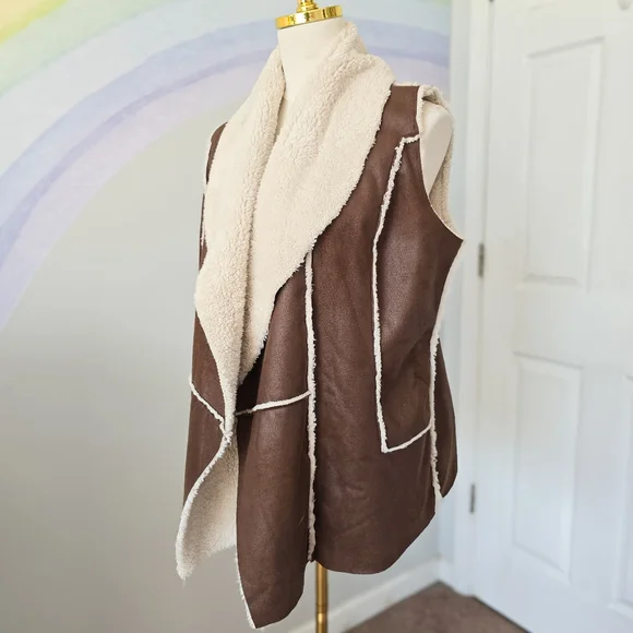 Me Jane | Large | Two Tone Faux Fur And Faux Suede Waterfall Vest - Picture 2 of 10